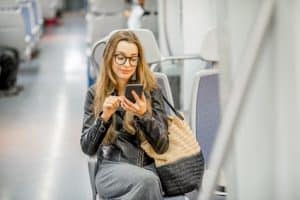 Schwedisch lernen im Zug während der fahrt